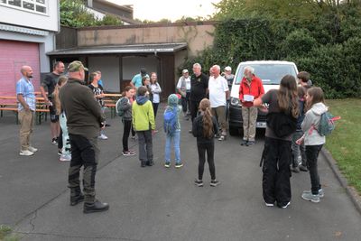 ... und Gerhard gab Informationen zur Nachtwanderung.