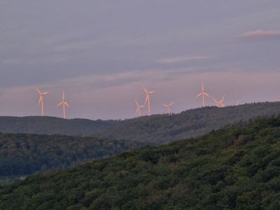 Das Wetter war hervorragend, sodass der Windpark Hohenahr deutlich zu erkennen war.