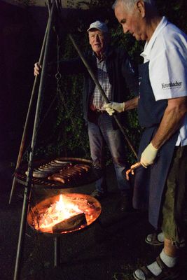 ... wieder am Dorfgemeinschaftshaus an, wo ...
