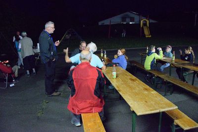 ... die an den aufgebauten Tischen verspeist werden konnten.