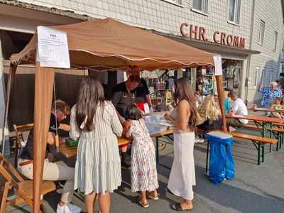 „Welchen Belag wünschen Sie? — Gemüse oder Kräuterquark oder Thunfischcreme oder Apfelbrei?“