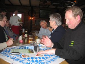 Endlich waren wir in der Eintrachthütte zu Leun angekommen, ...