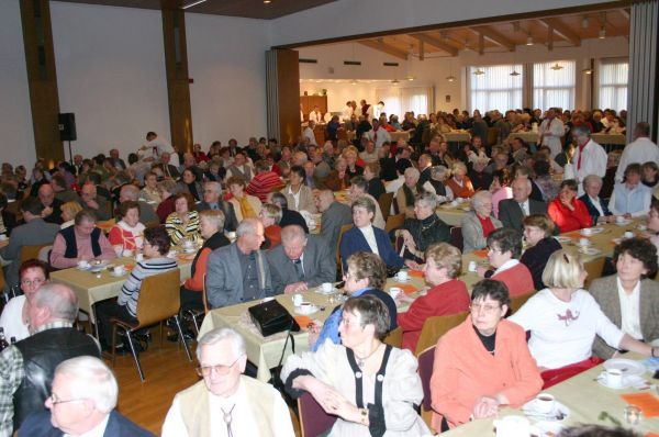und Sie strömten in Scharen.