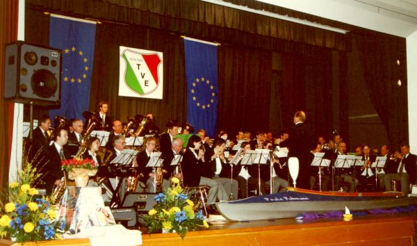 2001, erinnern Sie sich noch? Die Wachenbuchener und ihre musikalische Reise durch Europa