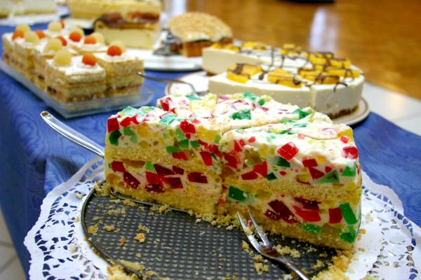 Anstatt Blumen für Sie empfehlen wir noch einmal einen Gang an das herzerfrischende Angebot der Kuchentheke