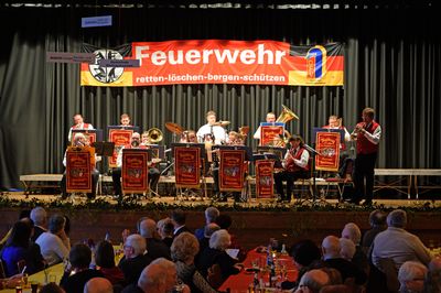 Nachdem der Musikzug Oberursel Bommersheim das erste Musikstück gespielt hatte ...
