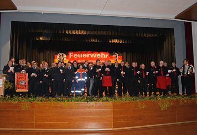 Das gemeinsame Lied „Feuerwehrlied“ sangen die Freiwillige Feuerwehr Ehringshausen und die Montagsmänner.
